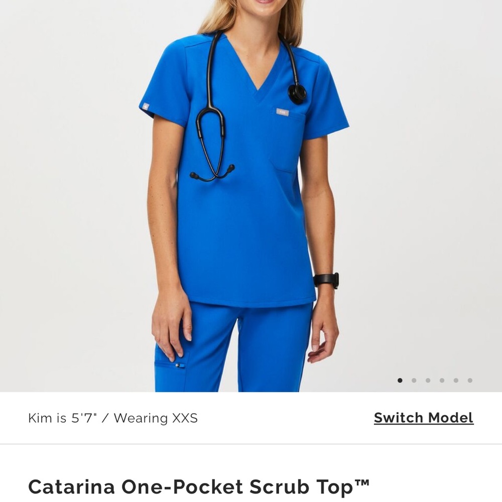 Catarina One Pockey Scrub Top